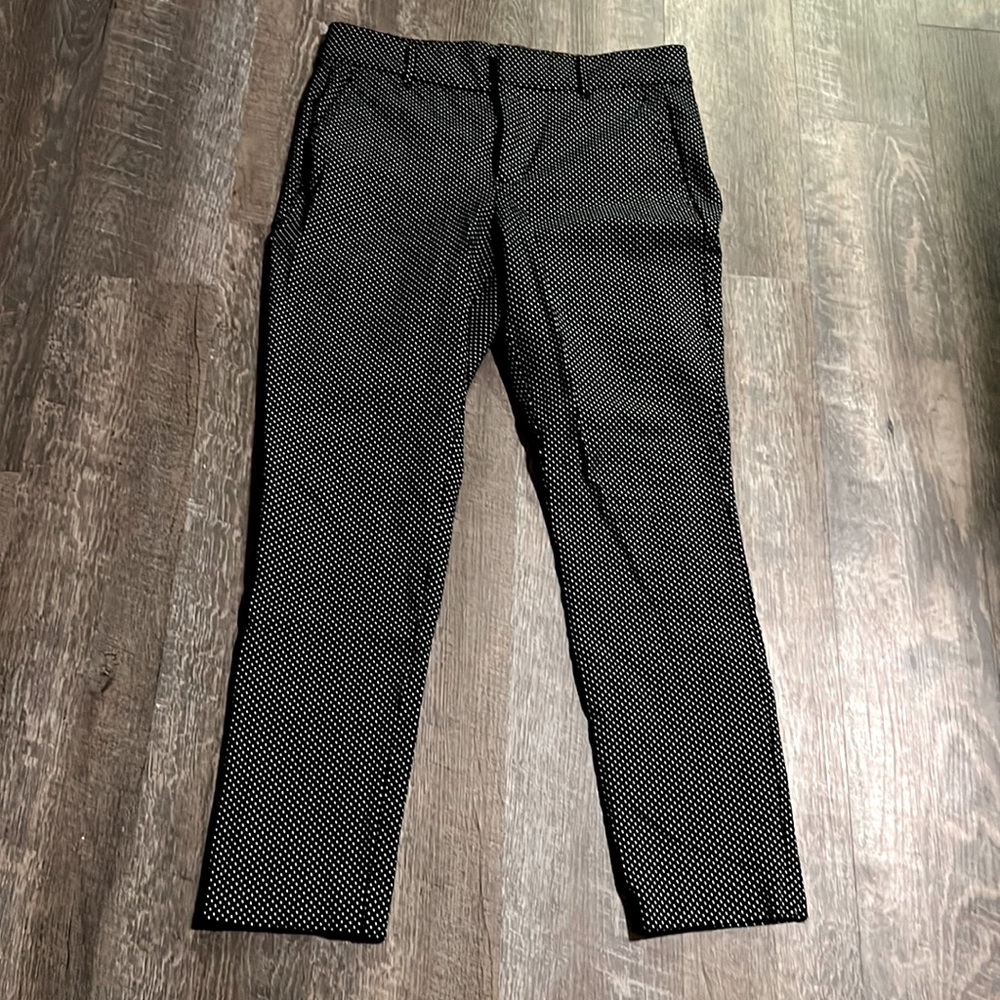 Gap patterned capris